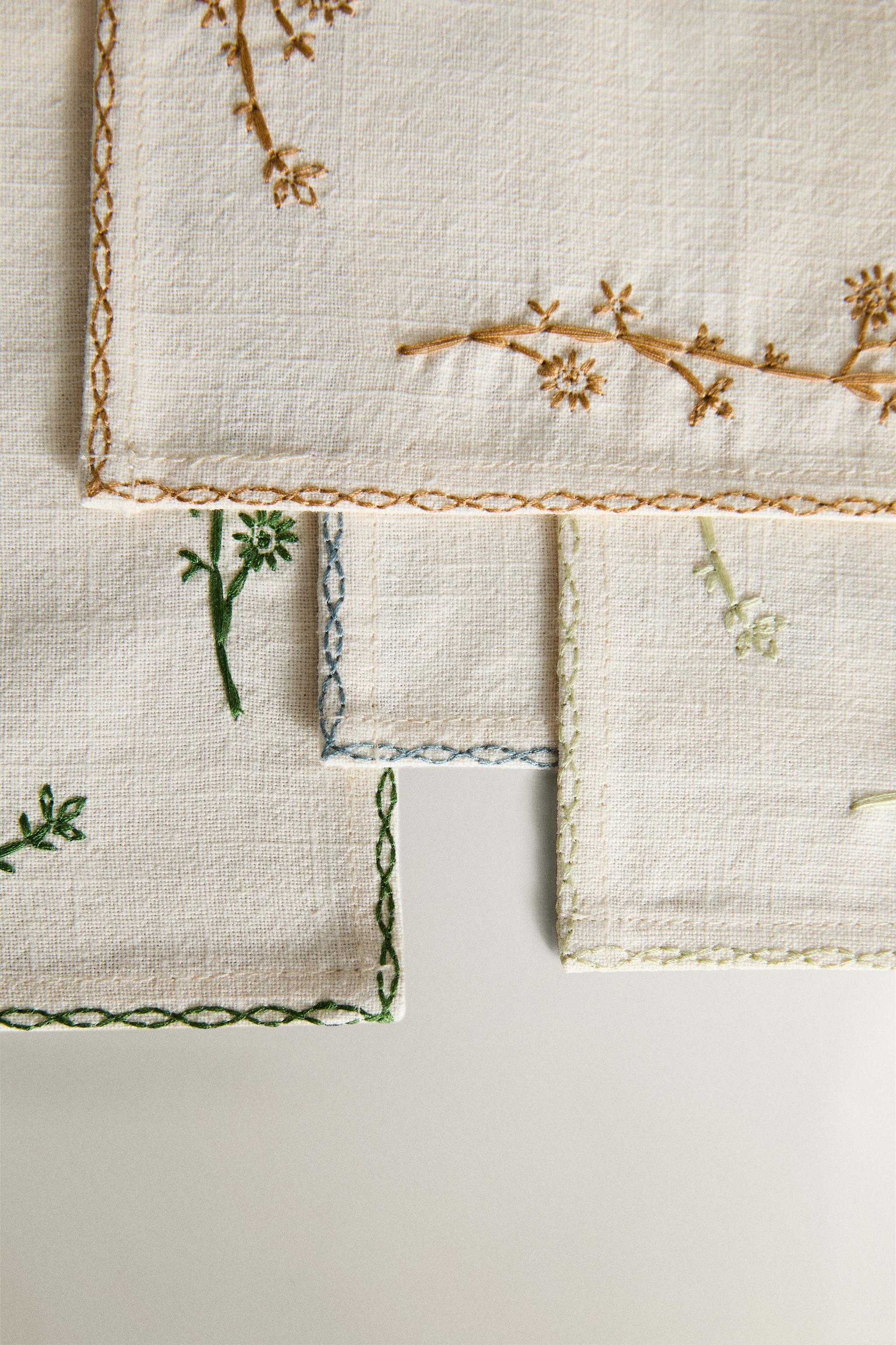 LOT SERVIETTES BRODERIE VÉGÉTALE (LOT DE 4)